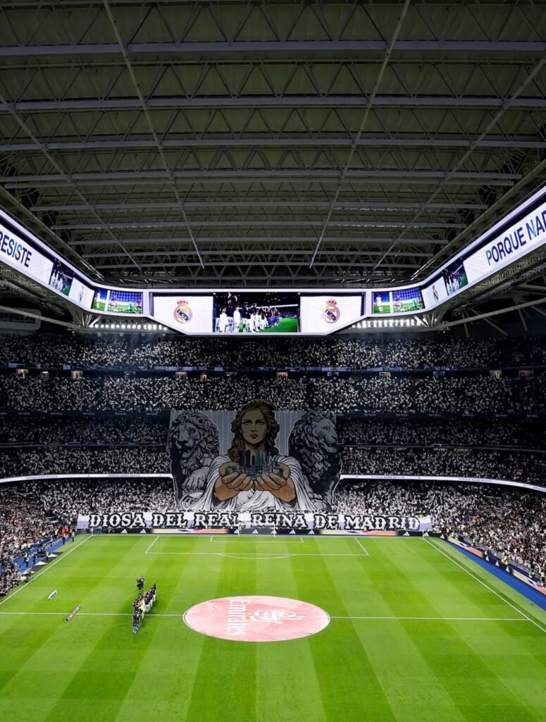 Mosaico de la afición blanca para recibir a su equipo (Foto: Real Madrid)