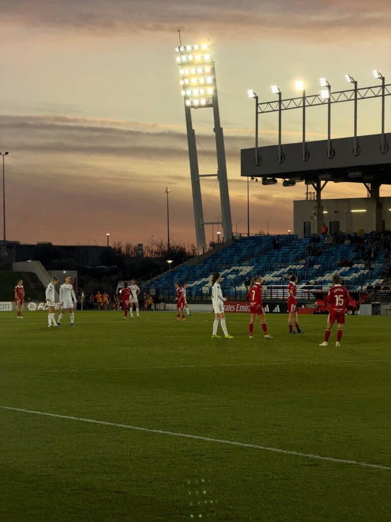 Estadio Aldredo Di Stéfano durante el Real Madrid Femenino y el Sevilla