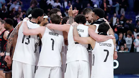 El equipo de Scariolo haciendo piña (Foto: Real Madrid)